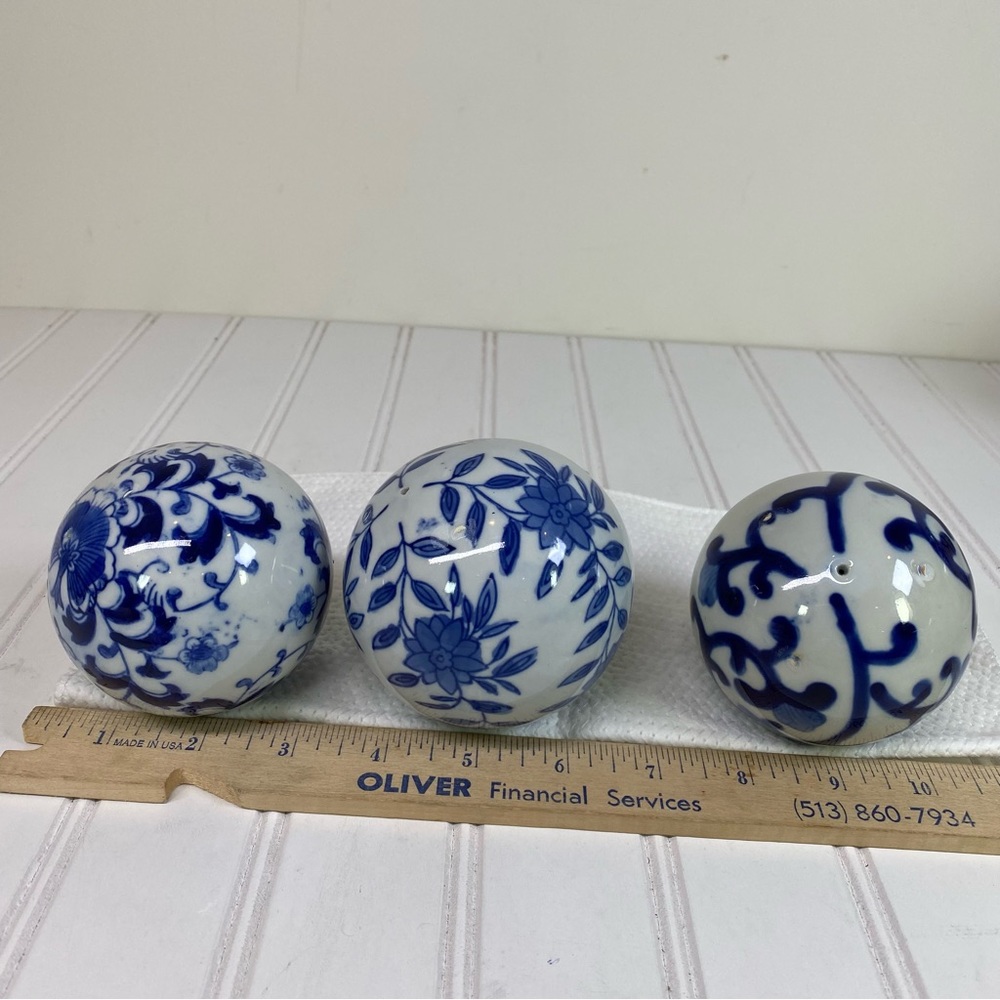 Chinoiserie blue & white 3” ceramic orbs - Picture 1 of 3